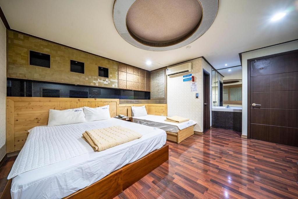 Sky Hotel Čchangwon Exteriér fotografie
