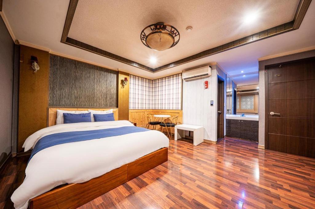 Sky Hotel Čchangwon Exteriér fotografie